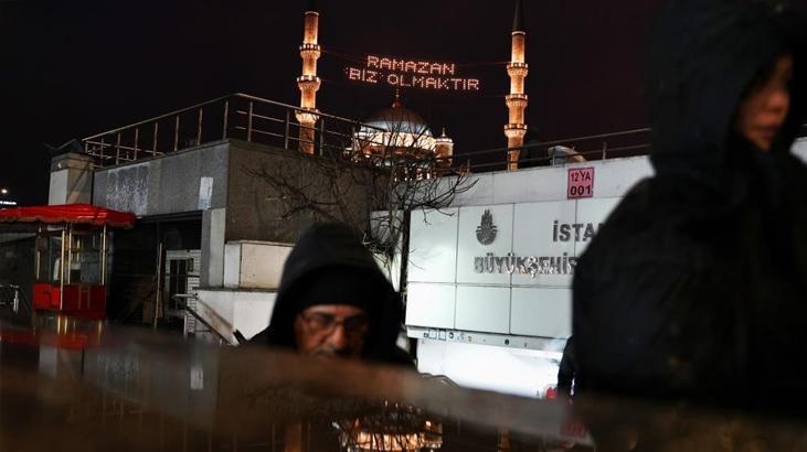 Ramazan ayının müjdecisi! Mahyalar tek tek yandı