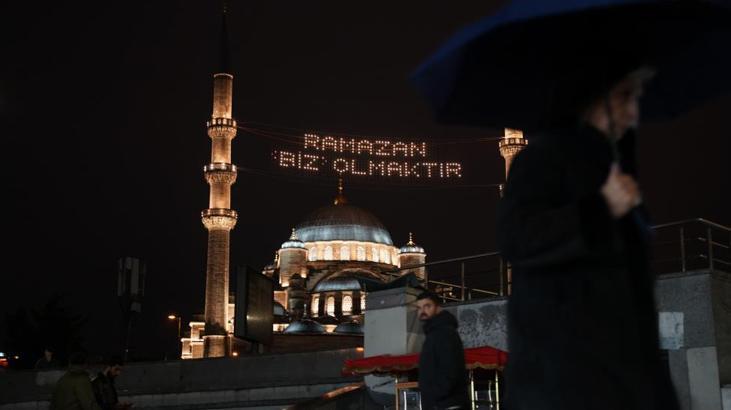 Ramazan ayının müjdecisi! Mahyalar tek tek yandı
