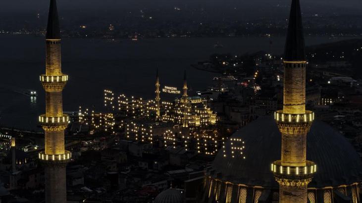 Ramazan ayının müjdecisi! Mahyalar tek tek yandı