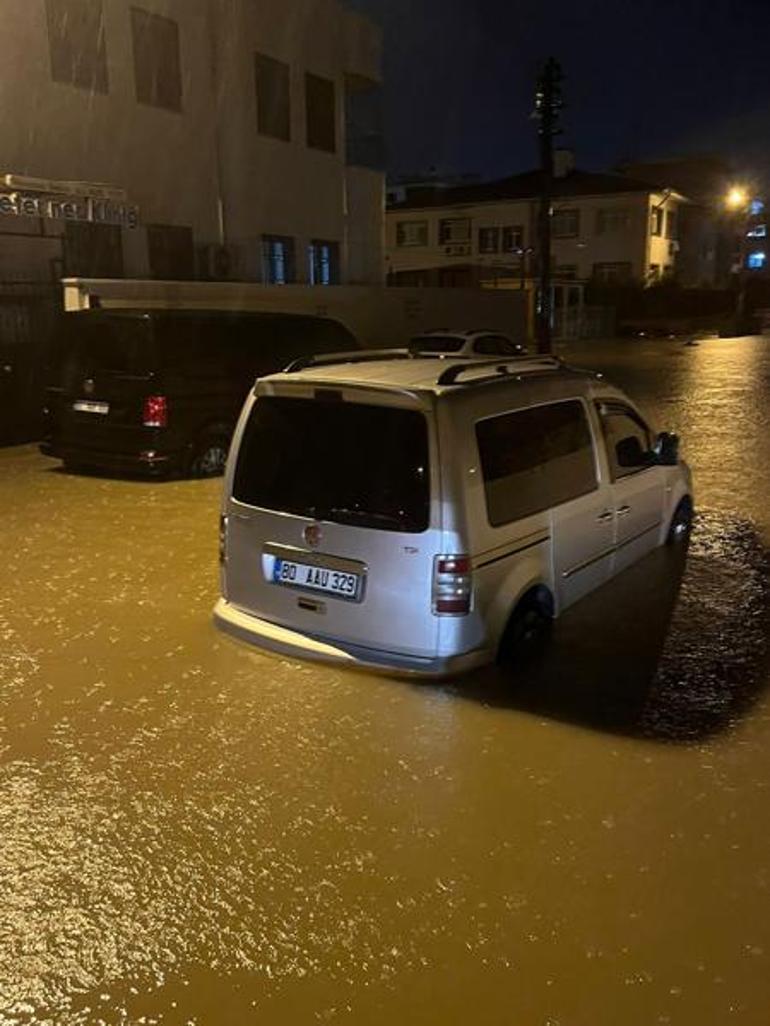 Osmaniye’de sağanak ve fırtına; ekipler mahsur kalanları sırtında taşıdı