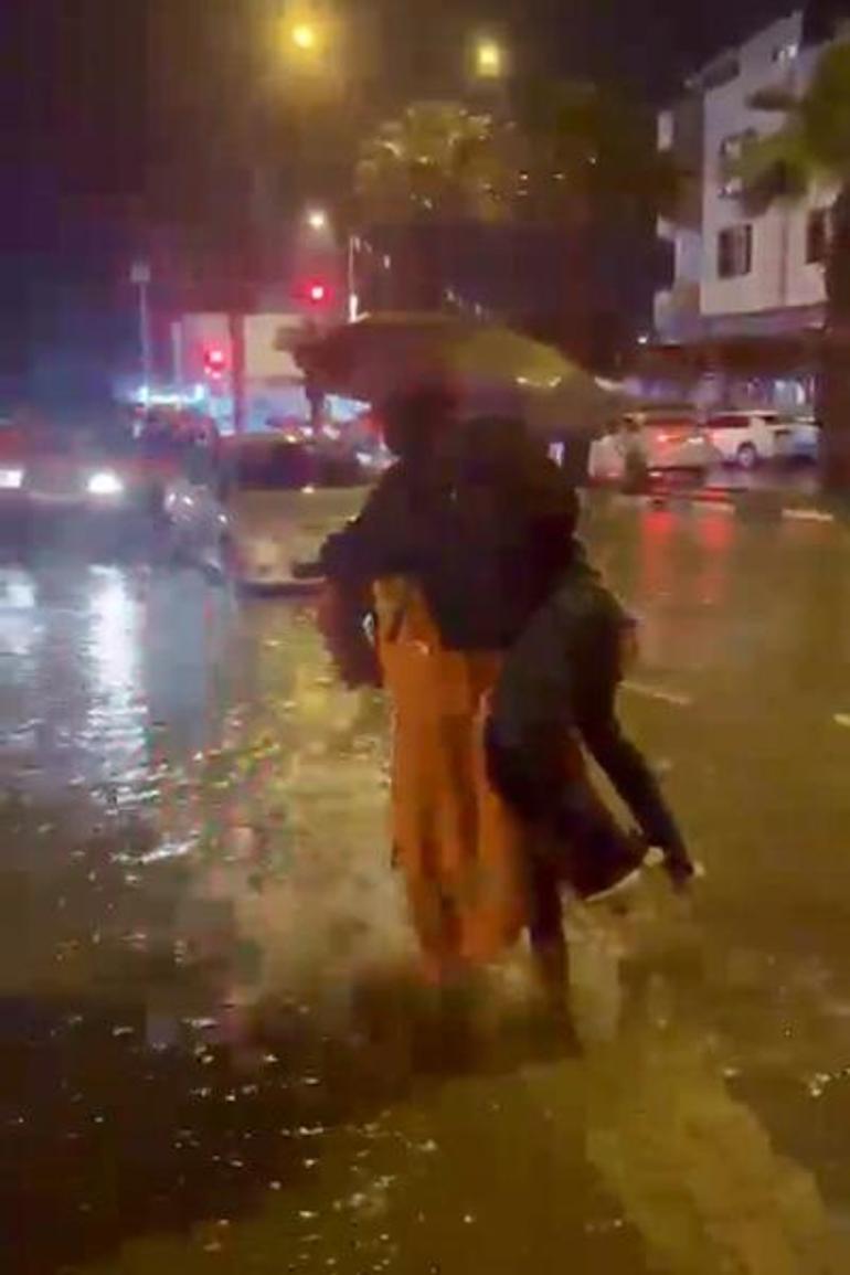 Osmaniye’de sağanak ve fırtına; ekipler mahsur kalanları sırtında taşıdı