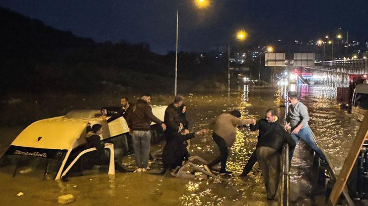Aydın’da minibüs suya gömüldü, 20 yolcu mahsur kaldı
