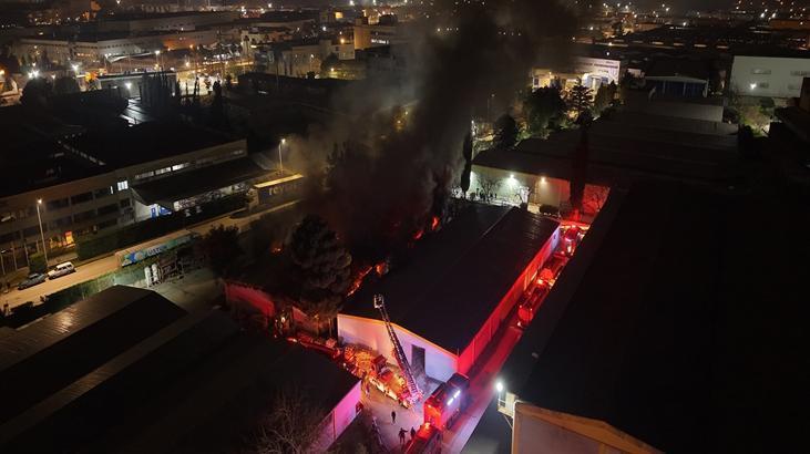 Bursa’da korkutan yangın! Tekstil fabrikası alevlere teslim