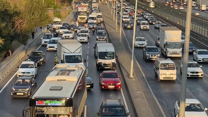 İstanbul’da sabah trafiği! Anadolu Yakası’nda yoğunluk yüzde 76’ye çıktı
