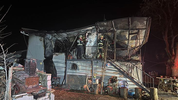 Uşak'ta korkunç olay! Prefabrik evde çıkan yangında karı koca öldü