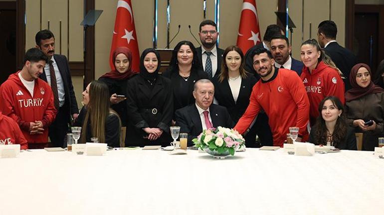 Cumhurbaşkanı Erdoğan: Siyasi hayatım boyunca daima gençlerle yol yürüdüm