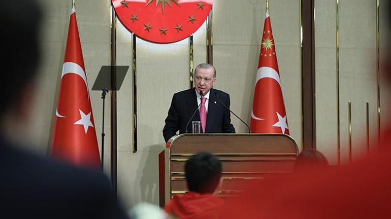Cumhurbaşkanı Erdoğan: Siyasi hayatım boyunca daima gençlerle yol yürüdüm