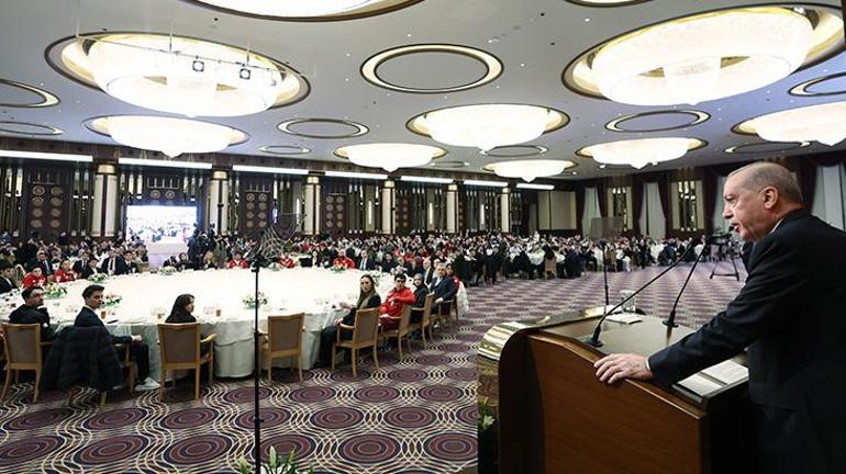 Cumhurbaşkanı Erdoğan: Siyasi hayatım boyunca daima gençlerle yol yürüdüm