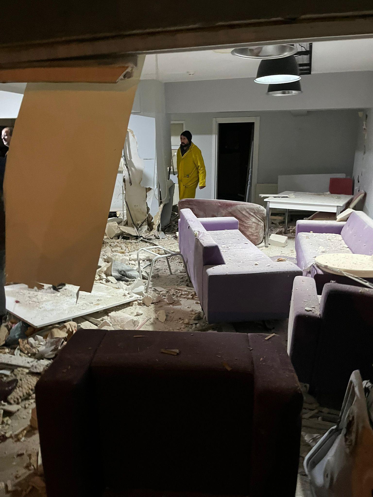 Sakarya’da kız öğrenci yurdunda korkutan patlama! Öğrenciler tahliye edildi