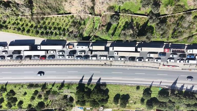 TEM'de kaza! İstanbul yönü kapandı, kilometrelerce kuyruk oluştu