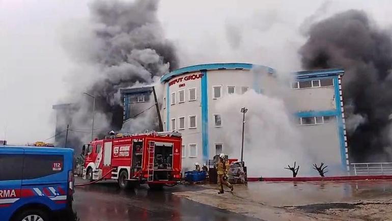 Silivri'de fabrika yangını! Çok sayıda ekip sevk edildi