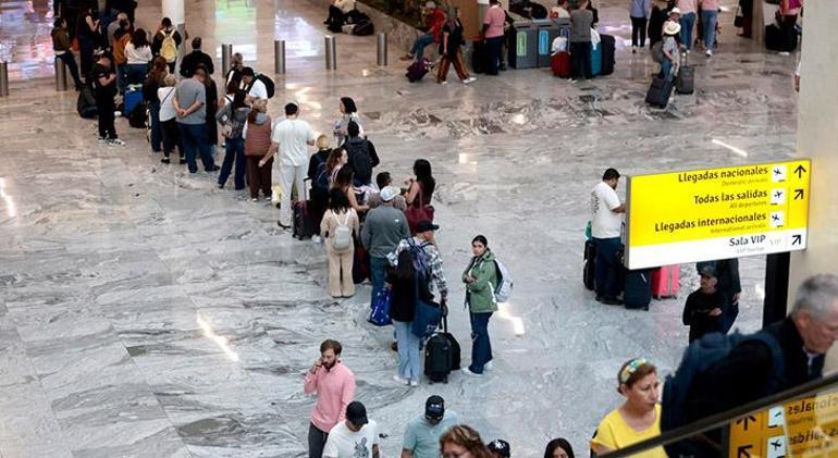 Meksika'da El Mencho öldürüldü, kartel savaşı başladı! Kırmızı alarm verildi, sokaklar alev içinde