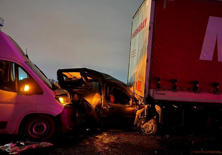 Anadolu Otoyolu'nda zincirleme kaza: 16 araç birbirine girdi; yaralılar var