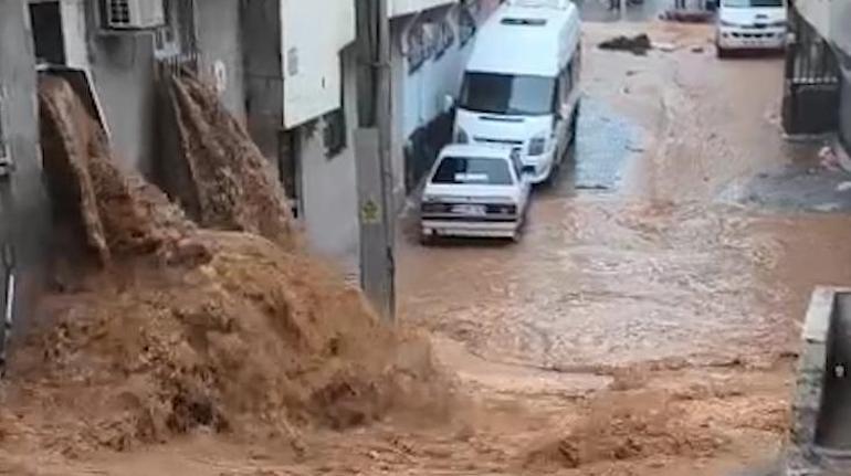 Güneydoğu’da sel alarmı! Çok sayıda ilde sağanak nedeniyle evler boşaltıldı, yollar göle döndü