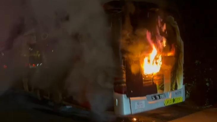 15 Temmuz Şehitler Köprüsü’nde seyir halindeki metrobüs alev alev yandı