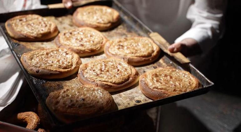 Bursa’da sahur geleneği meydanı doldurdu! Coğrafi işaretli lezzet için akın ettiler