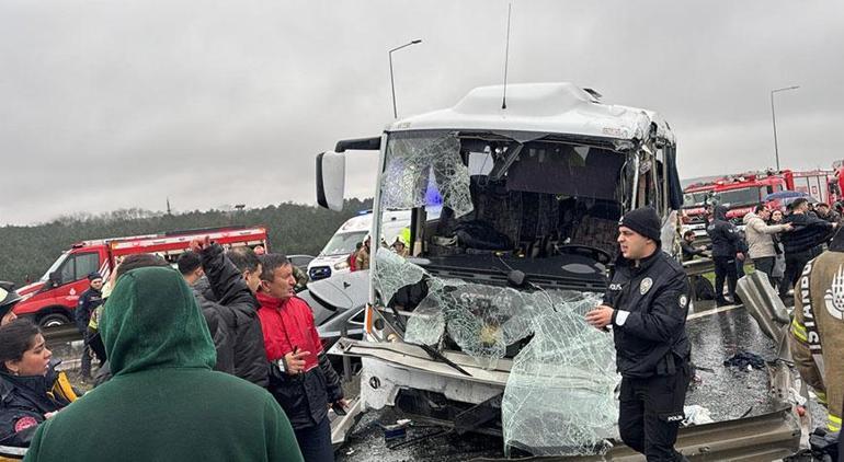 İstanbul'da zincirleme kaza! 1 polis şehit oldu, 16 polis yaralı