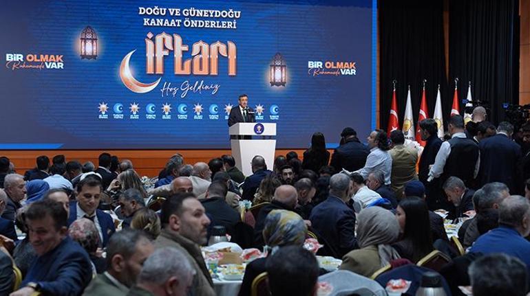 Cumhurbaşkanı Yardımcısı Cevdet Yılmaz: Bölgemizdeki yangının sönmesi için çaba sarf ediyoruz