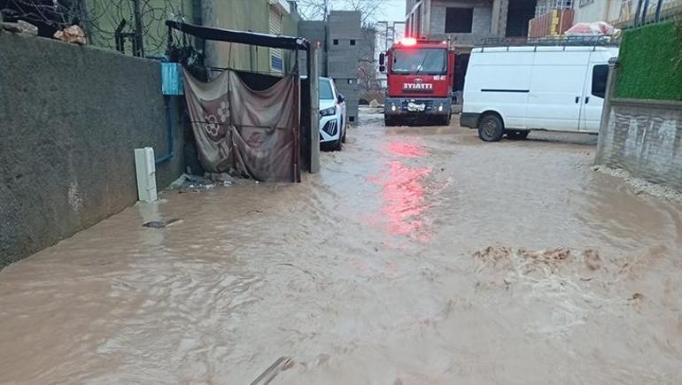 Mardin'de şiddetli yağış felakete yol açtı! Araçlar sürüklendi, hayvanlar telef oldu