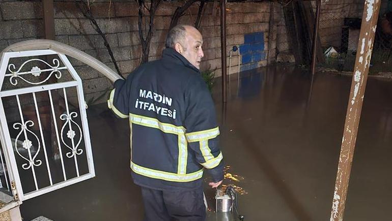 Mardin'de şiddetli yağış felakete yol açtı! Araçlar sürüklendi, hayvanlar telef oldu