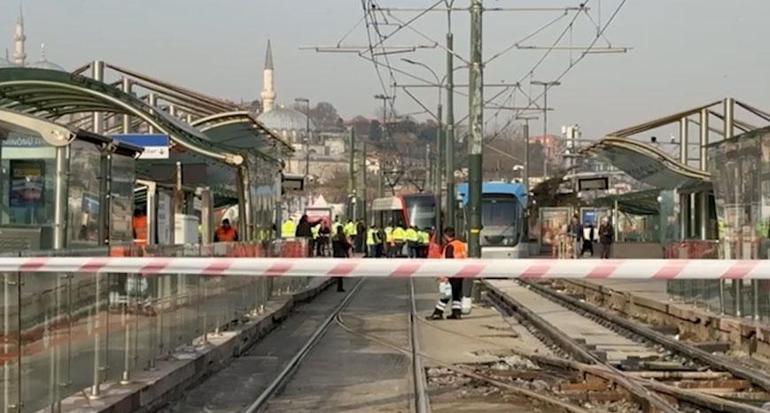 Fatih'te raydan çıkan tramvay karşı yönden gelen tramvaya çarptı