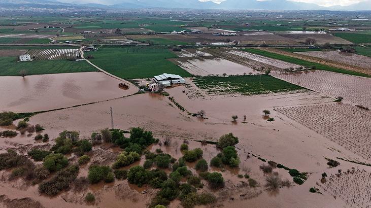 Sel alarmı! Gediz Nehri taştı; tarım arazileri, bahçeler sulara gömüldü