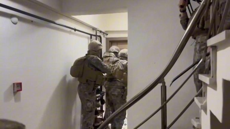 İstanbul’da suç örgütlerine operasyon: 17 gözaltı! Kırmızı bültenli lider de yakalandı