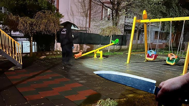 İzmir’de çocuk parkında korkunç olay! 2 yaşındaki çocuk bıçaklandı