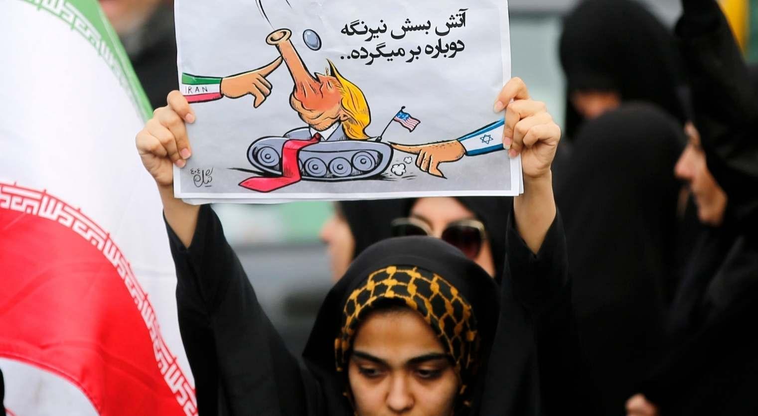 Binler Tahran sokaklarına döküldü! ABD-İran arasındaki geçici ateşkes protesto edildi