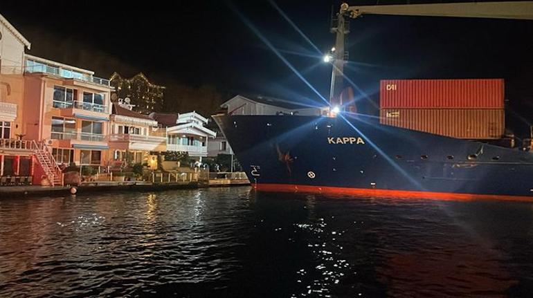 İstanbul Boğazı'nda faciadan dönüldü! Dümen arızası yaşayan gemi yalıya metreler kala durdu