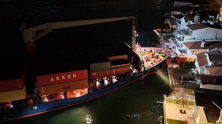 İstanbul Boğazı'nda faciadan dönüldü! Dümen arızası yaşayan gemi yalıya metreler kala durdu