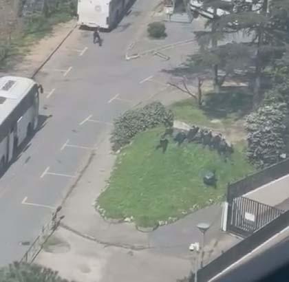 Son dakika... İsrail Konsolosluğu önünde çatışma! Teröristlerin kimlikleri belli oldu: Saldırganlardan ikisi kardeş