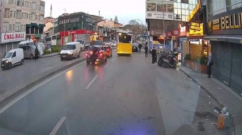 Ümraniye’de aniden duran araca motosiklet çarptı! O anlar böyle kaydedildi