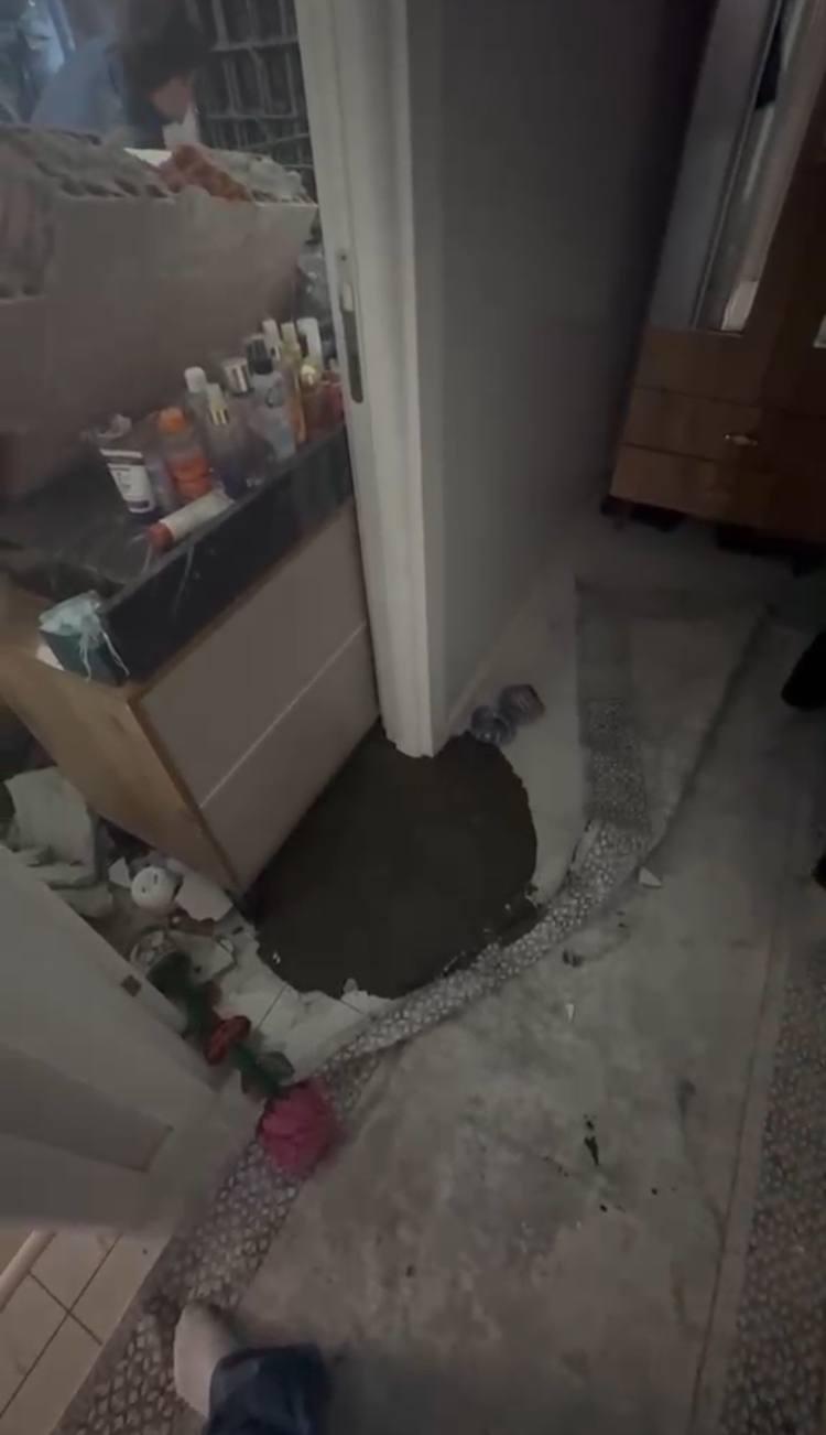 Zeytinburnu'nda korku dolu anlar! İnşaatta beton döküldüğü anda yan binanın duvarı çöktü; 2 gözaltı