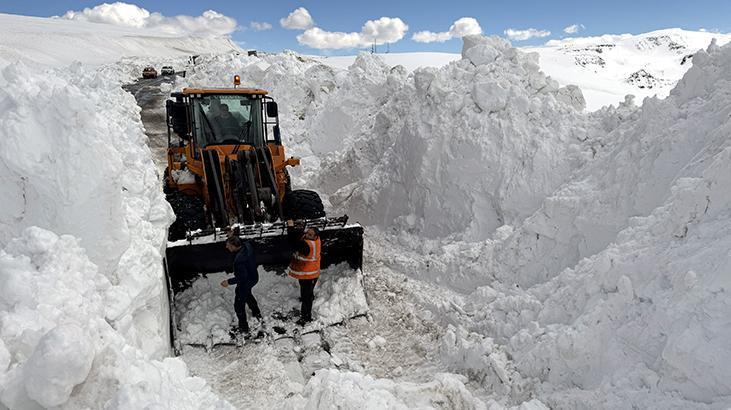 4 aydır kar nedeniyle kapalı olan Ardahan-Ardanuç kara yolu ulaşıma açıldı