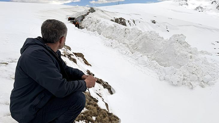 4 aydır kar nedeniyle kapalı olan Ardahan-Ardanuç kara yolu ulaşıma açıldı