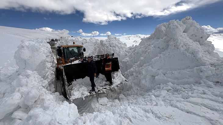 4 aydır kar nedeniyle kapalı olan Ardahan-Ardanuç kara yolu ulaşıma açıldı