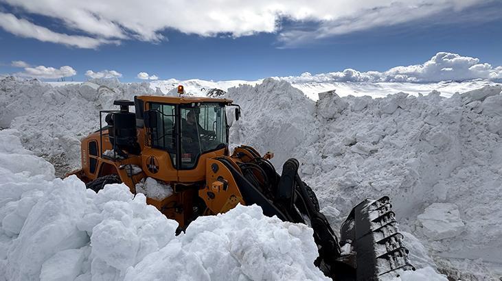 4 aydır kar nedeniyle kapalı olan Ardahan-Ardanuç kara yolu ulaşıma açıldı