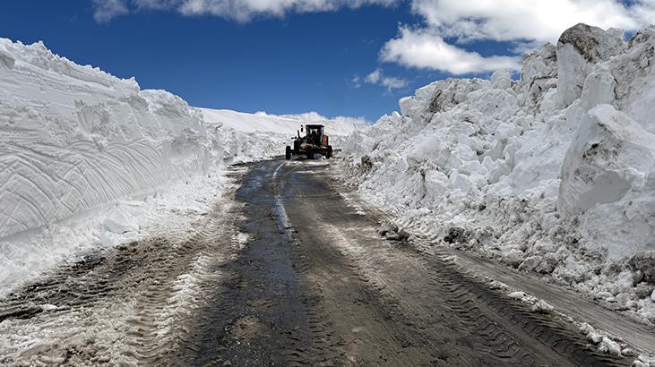4 aydır kar nedeniyle kapalı olan Ardahan-Ardanuç kara yolu ulaşıma açıldı