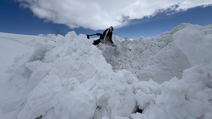 4 aydır kar nedeniyle kapalı olan Ardahan-Ardanuç kara yolu ulaşıma açıldı