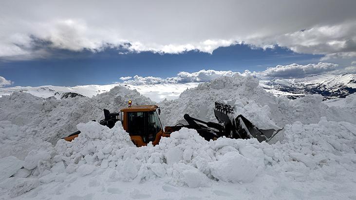 4 aydır kar nedeniyle kapalı olan Ardahan-Ardanuç kara yolu ulaşıma açıldı