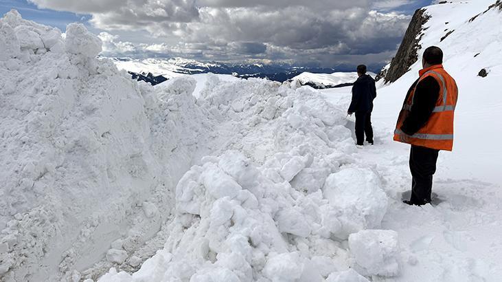 4 aydır kar nedeniyle kapalı olan Ardahan-Ardanuç kara yolu ulaşıma açıldı