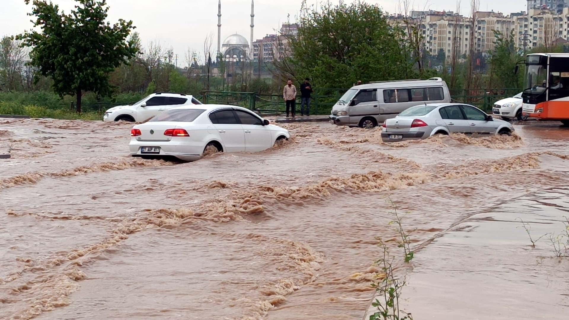 Gaziantep ve Şanlıurfa'yı 'Süper hücre' vurdu! 1 ölü, çok sayıda yaralı var; birçok okulda eğitime ara verildi