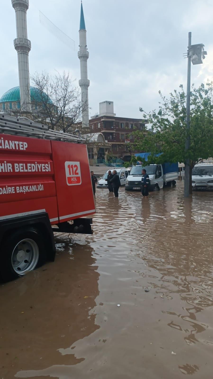 Gaziantep ve Şanlıurfa'yı 'Süper hücre' vurdu! 1 ölü, çok sayıda yaralı var; birçok okulda eğitime ara verildi