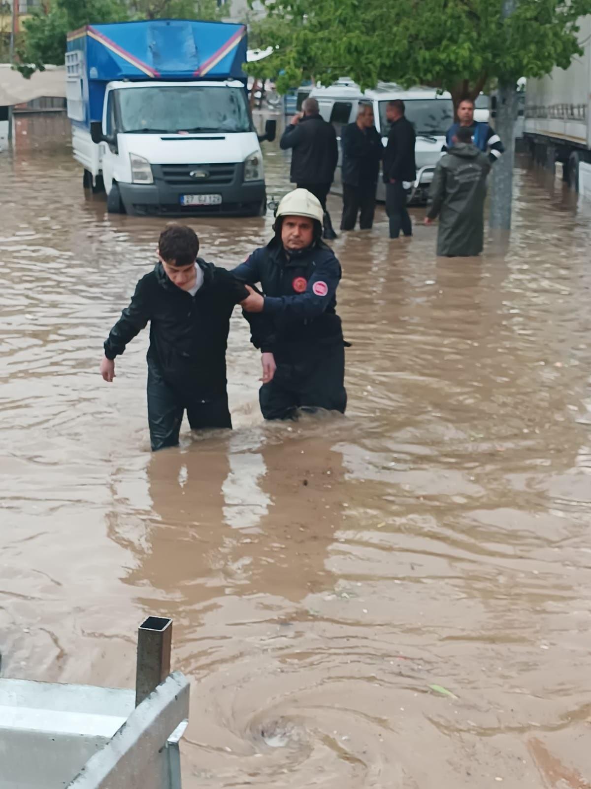 Gaziantep ve Şanlıurfa'yı 'Süper hücre' vurdu! 1 ölü, çok sayıda yaralı var; birçok okulda eğitime ara verildi