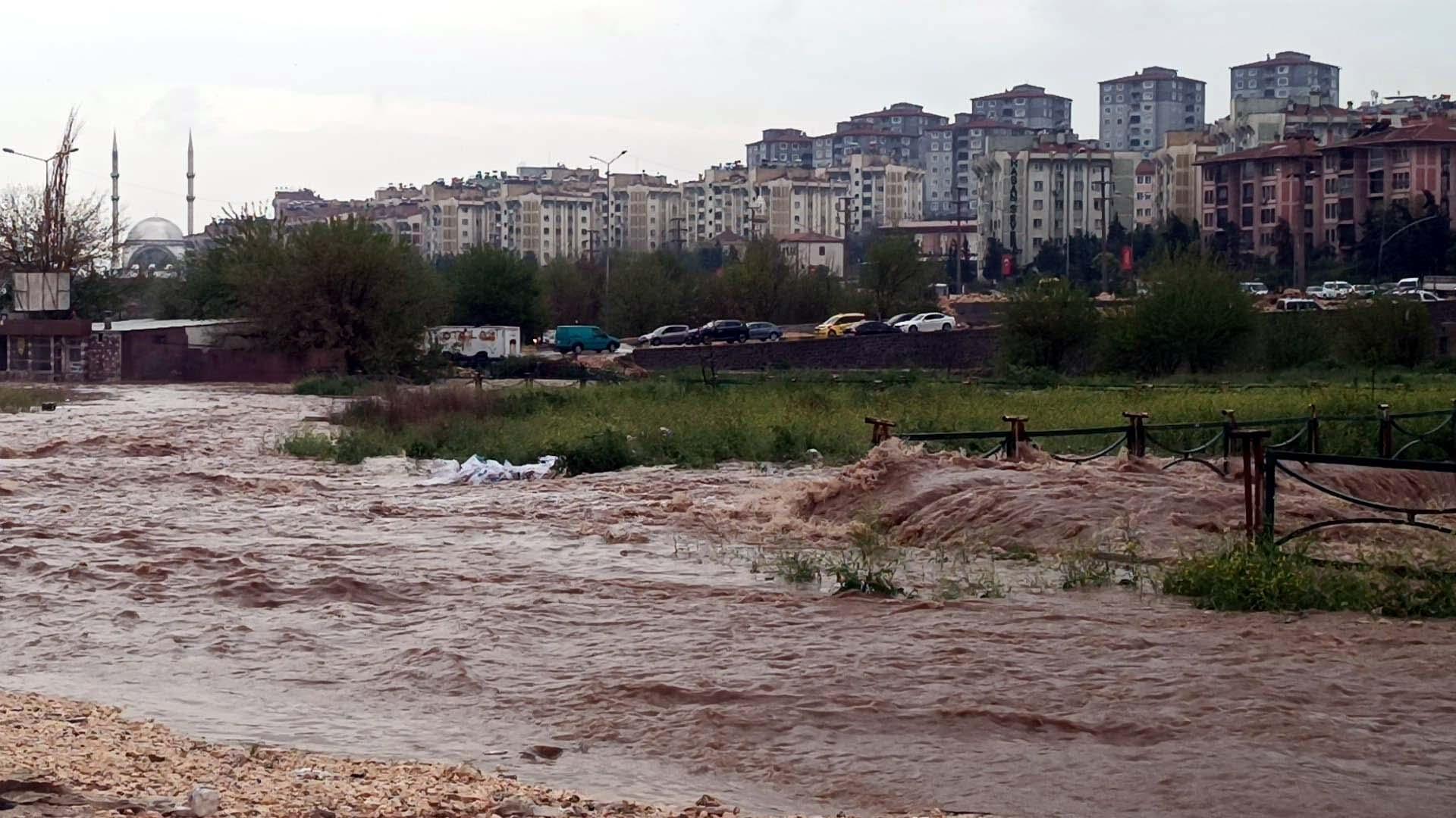 Gaziantep ve Şanlıurfa'yı 'Süper hücre' vurdu! 1 ölü, çok sayıda yaralı var; birçok okulda eğitime ara verildi