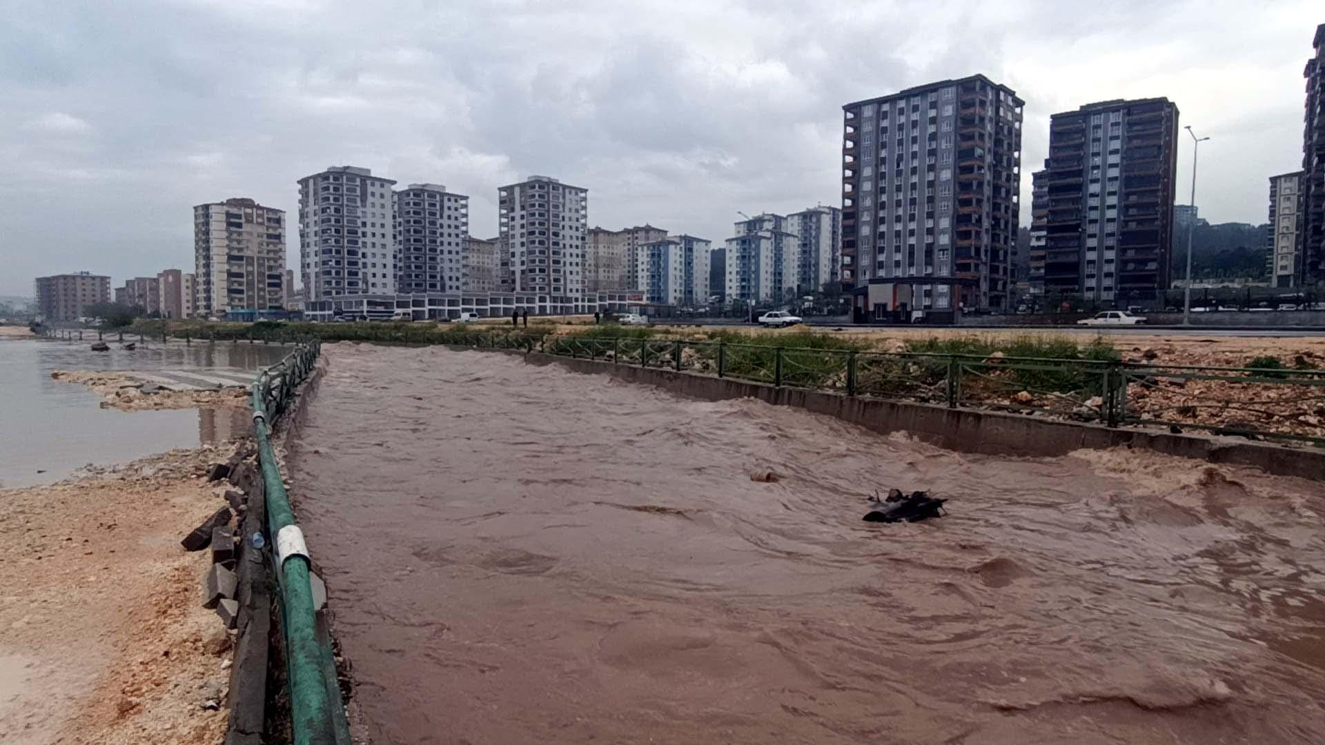 Gaziantep ve Şanlıurfa'yı 'Süper hücre' vurdu! 1 ölü, çok sayıda yaralı var; birçok okulda eğitime ara verildi