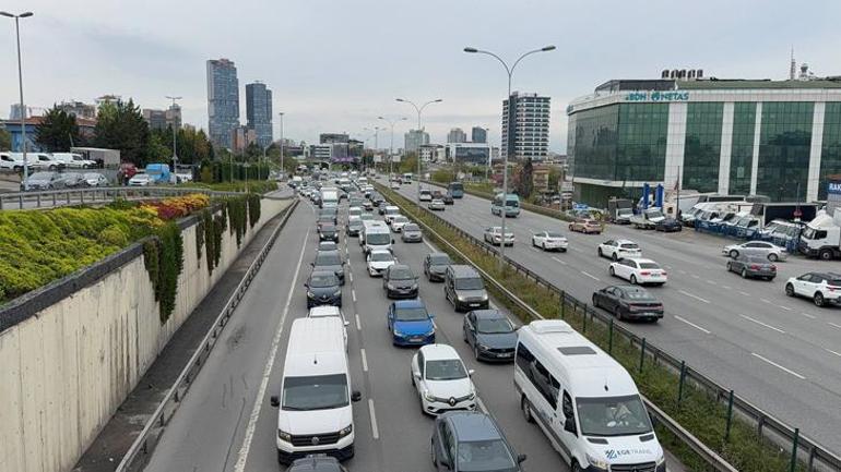 Haftanın ilk gününde İstanbul’da trafik kilitlendi! Yoğunluk yüzde 80’e dayandı