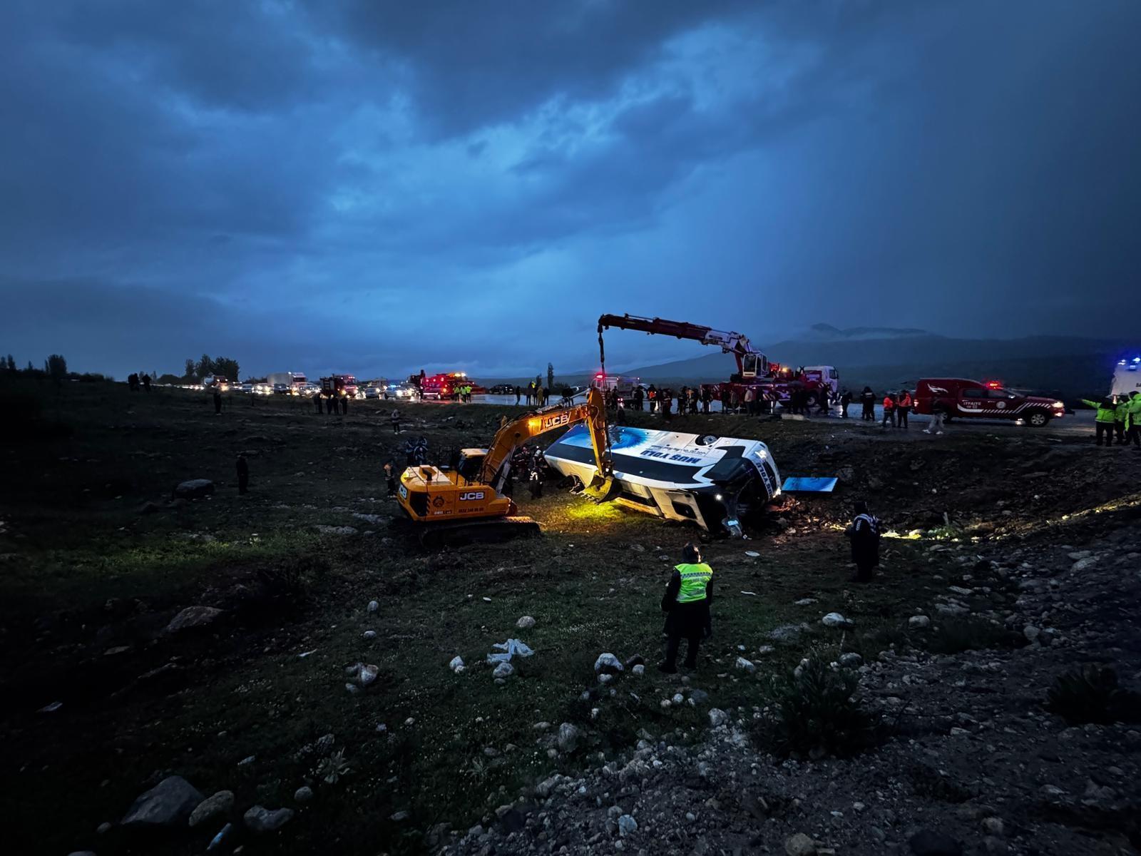 SON DAKİKA | Malatya-Adıyaman yolunda yolcu otobüsü devrildi: 3 ölü, 22 yaralı