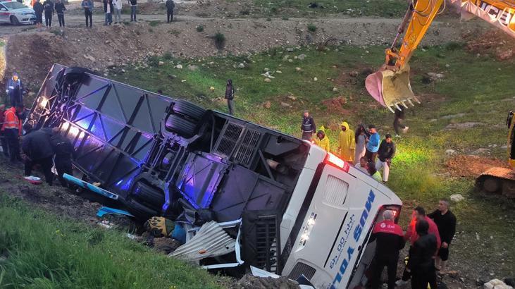 SON DAKİKA | Malatya-Adıyaman yolunda yolcu otobüsü devrildi: 3 ölü, 22 yaralı